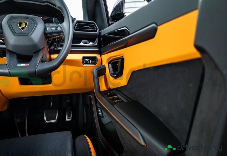 Lamborghini Urus Black