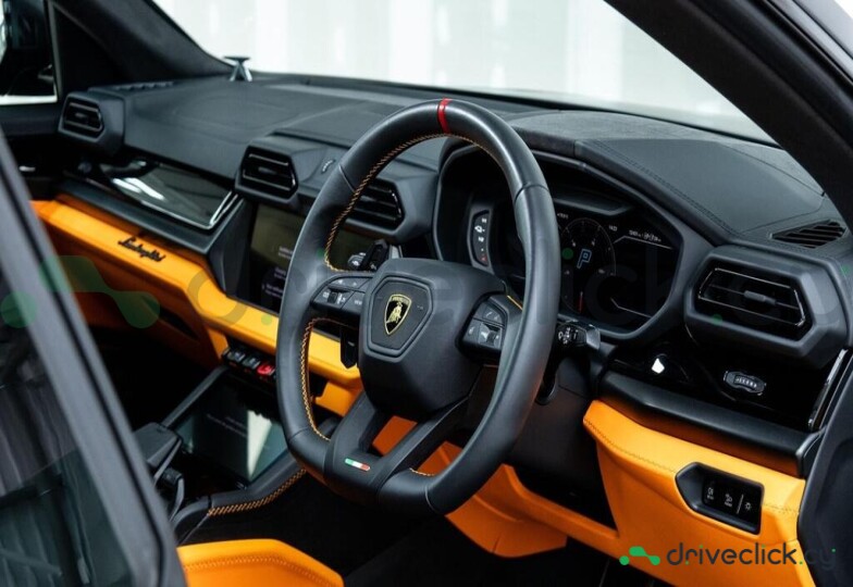 Lamborghini Urus Black