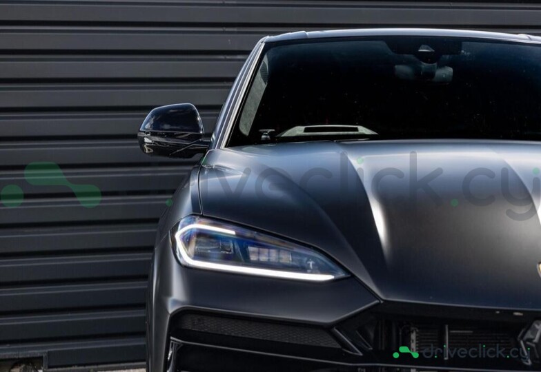 Lamborghini Urus Black
