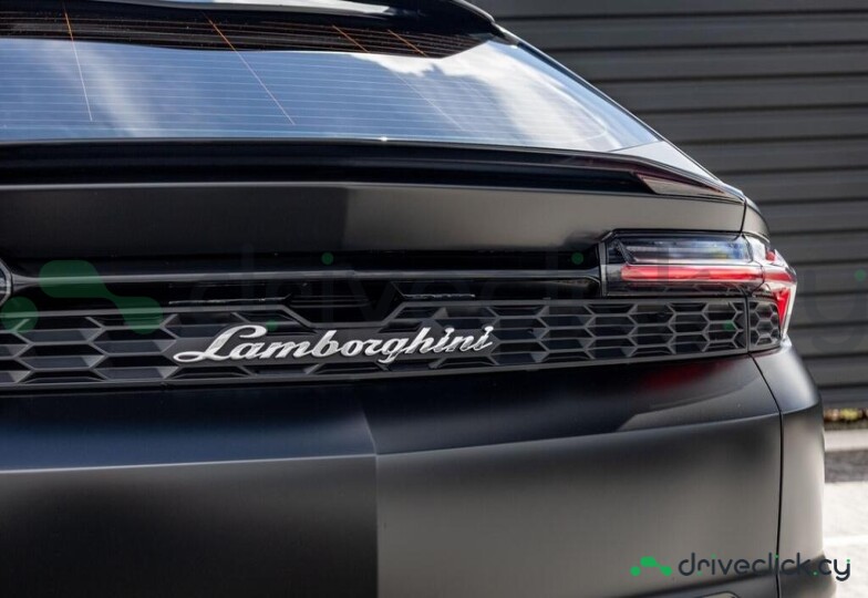 Lamborghini Urus Black