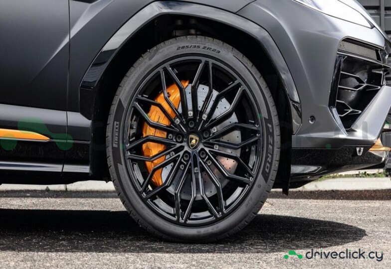 Lamborghini Urus Black