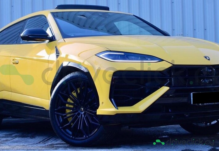 Lamborghini Urus Yellow