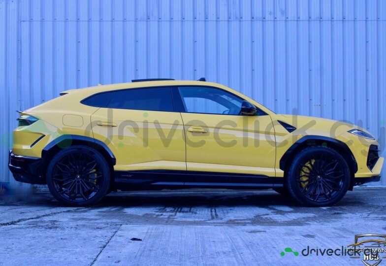 Lamborghini Urus Yellow