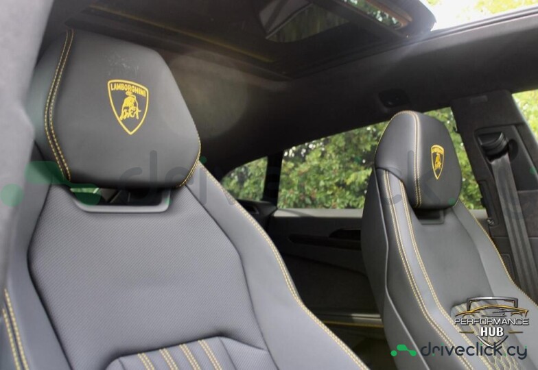 Lamborghini Urus Yellow
