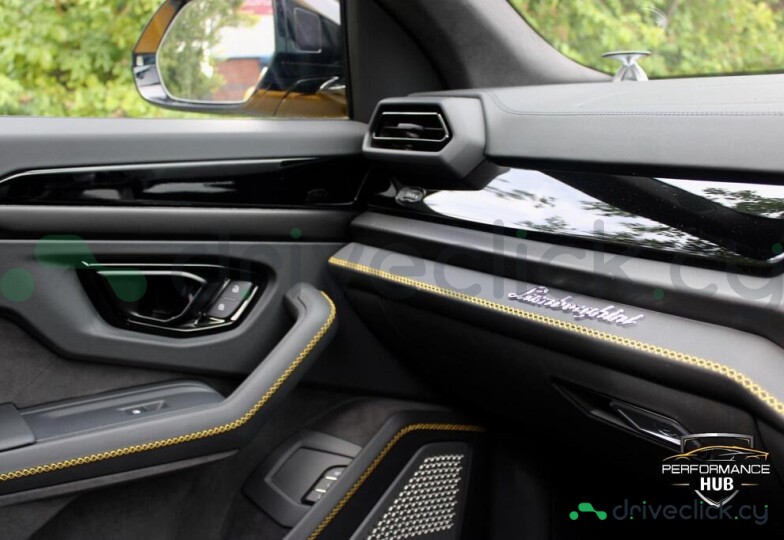 Lamborghini Urus Yellow