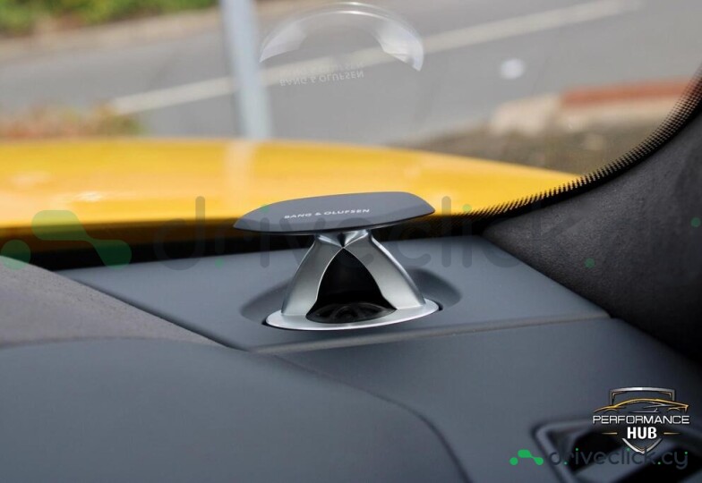 Lamborghini Urus Yellow