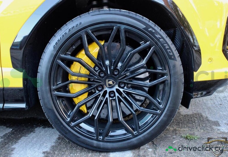 Lamborghini Urus Yellow