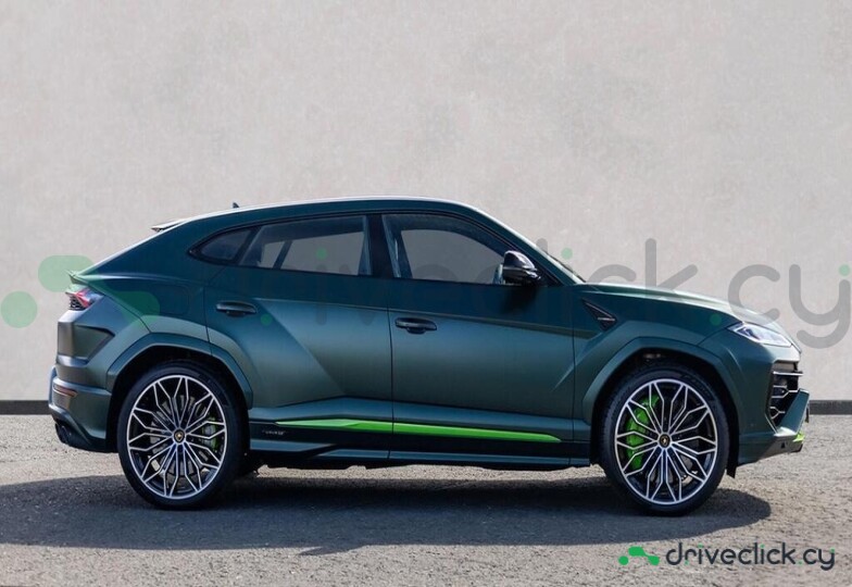 Lamborghini Urus Green