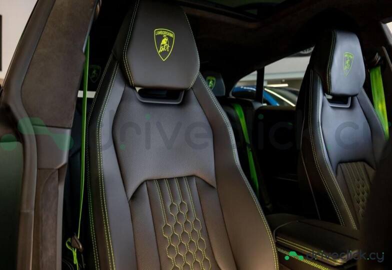 Lamborghini Urus Green