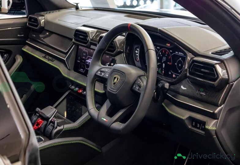 Lamborghini Urus Green
