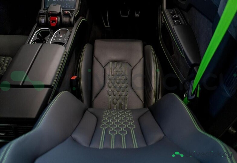 Lamborghini Urus Green