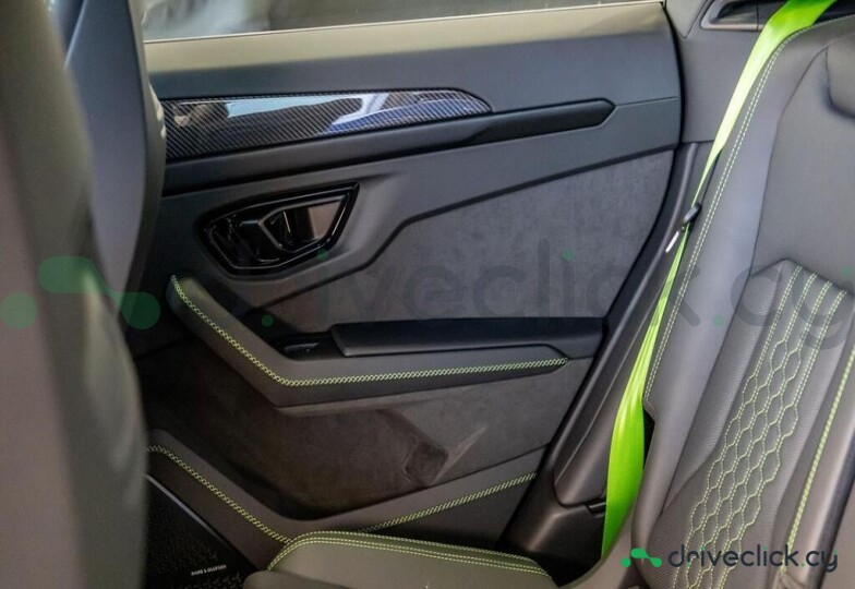Lamborghini Urus Green