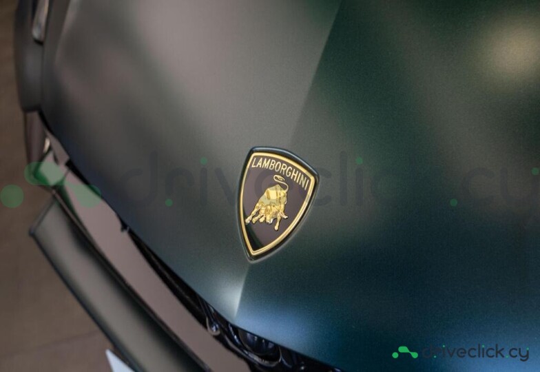 Lamborghini Urus Green