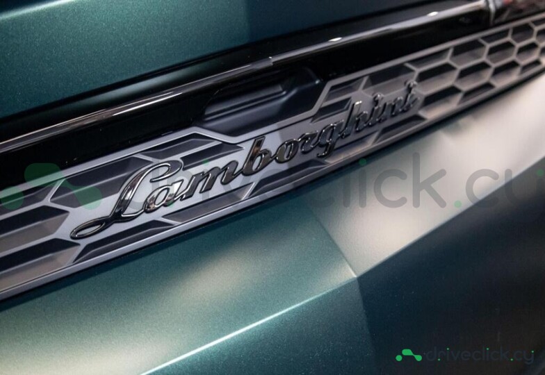 Lamborghini Urus Green