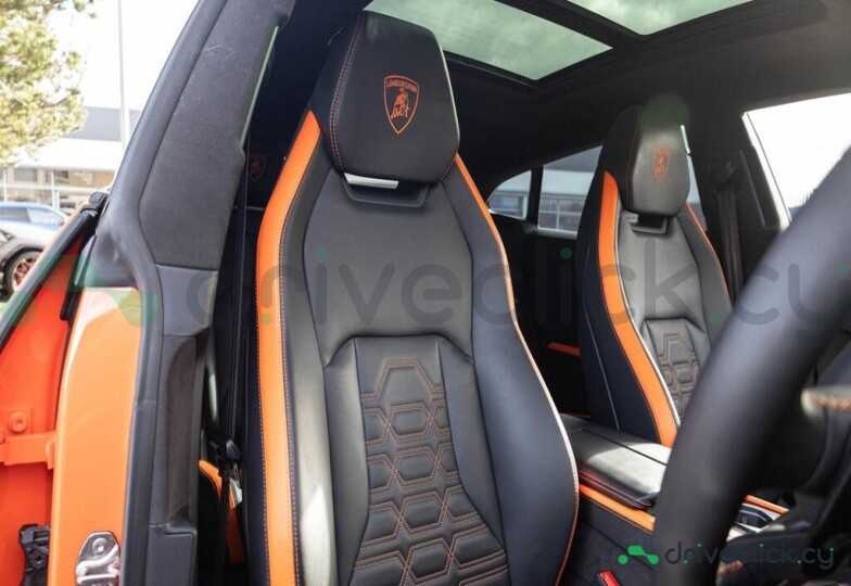 Lamborghini Urus Orange