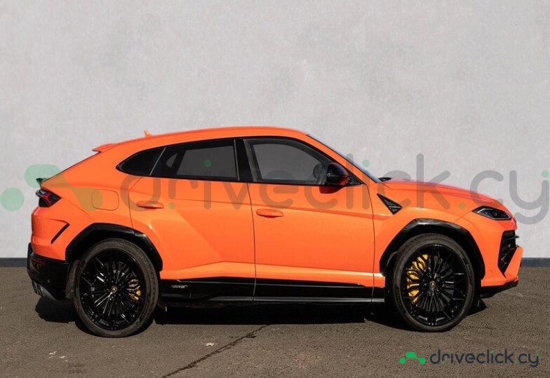 Lamborghini Urus Orange