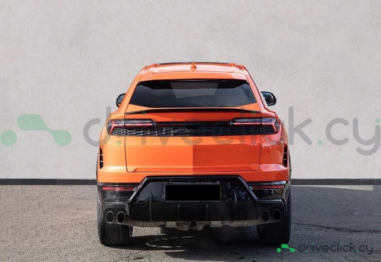Lamborghini Urus Orange