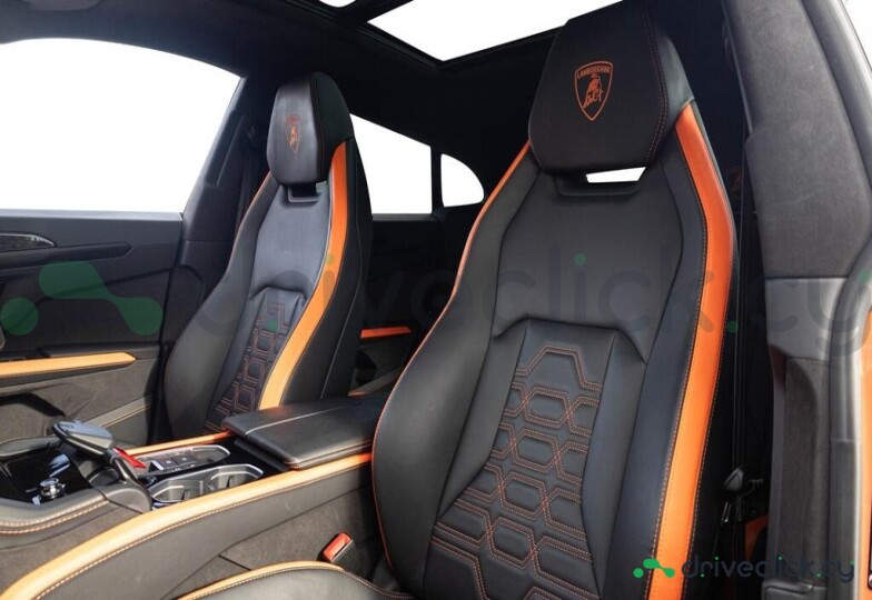 Lamborghini Urus Orange