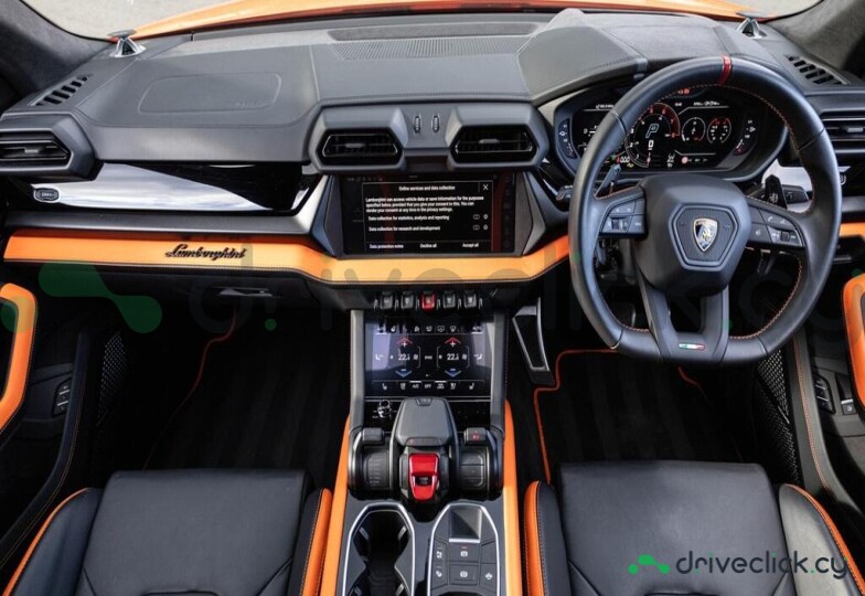 Lamborghini Urus Orange
