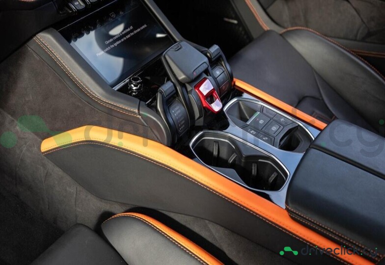 Lamborghini Urus Orange
