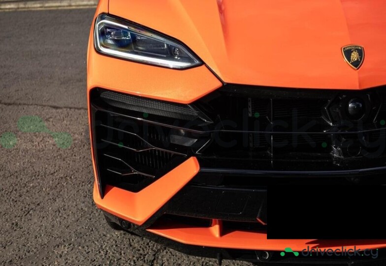 Lamborghini Urus Orange