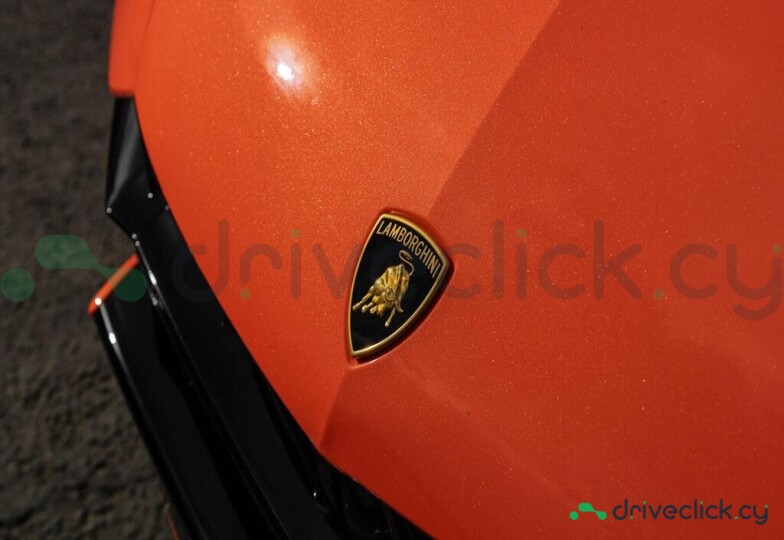 Lamborghini Urus Orange