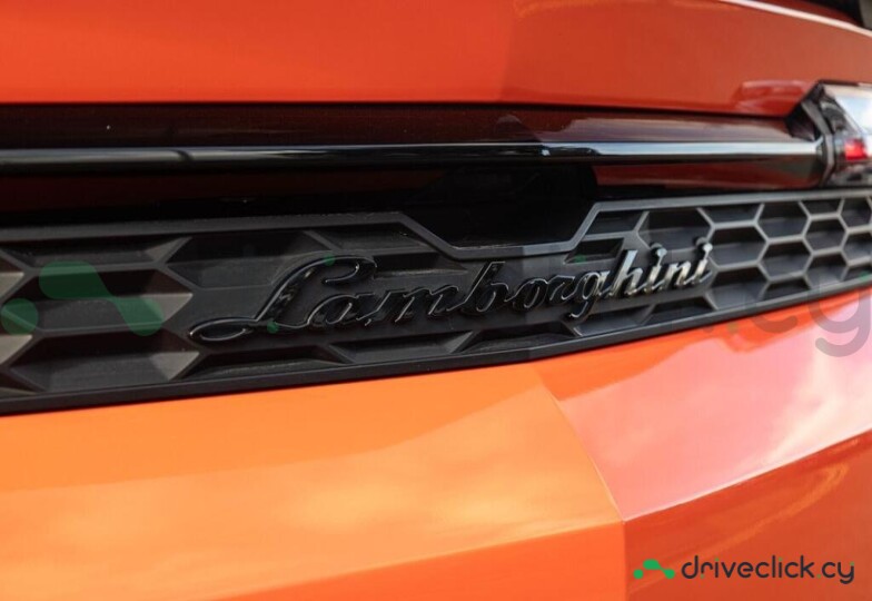 Lamborghini Urus Orange