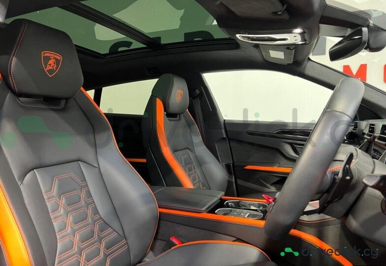 Lamborghini Urus Blue