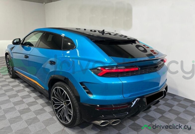 Lamborghini Urus Blue