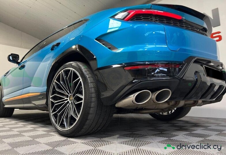 Lamborghini Urus Blue