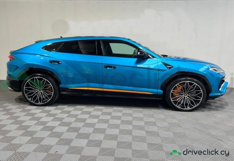 Lamborghini Urus Blue