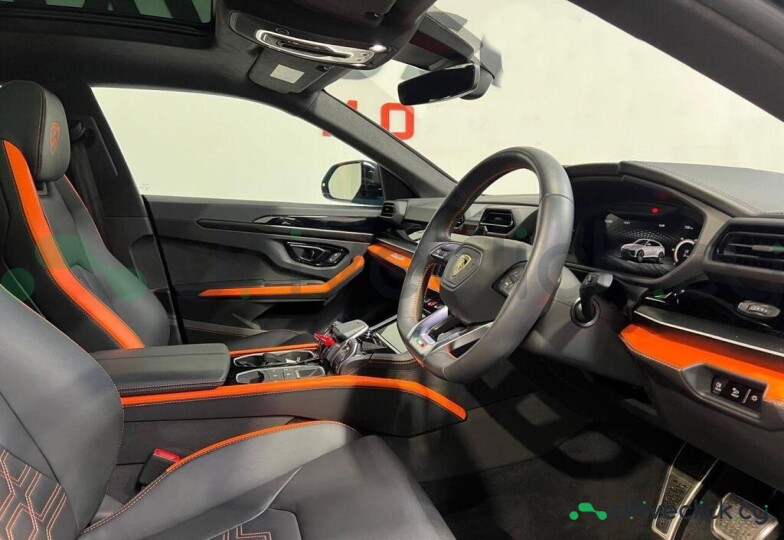 Lamborghini Urus Blue