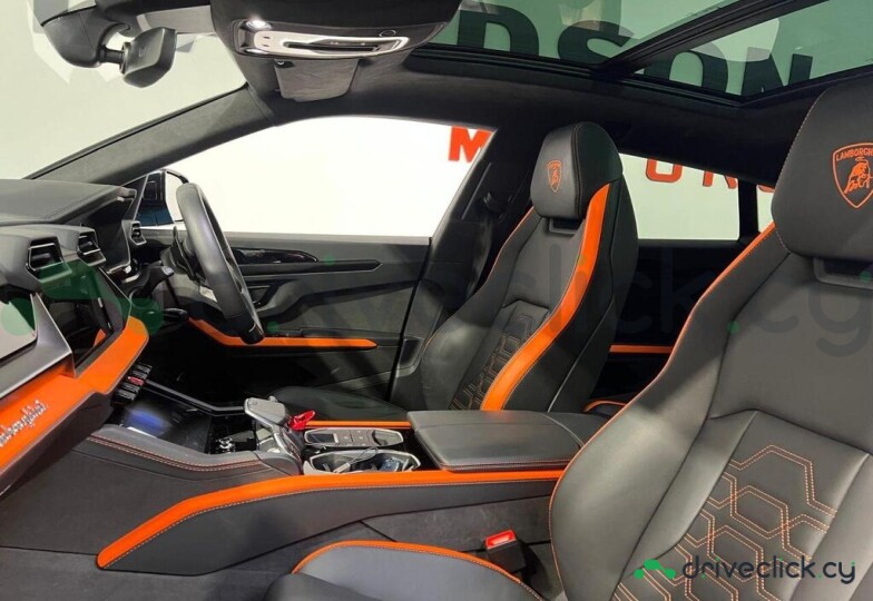 Lamborghini Urus Blue
