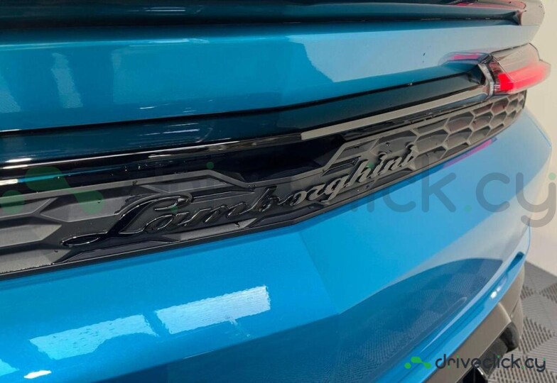Lamborghini Urus Blue
