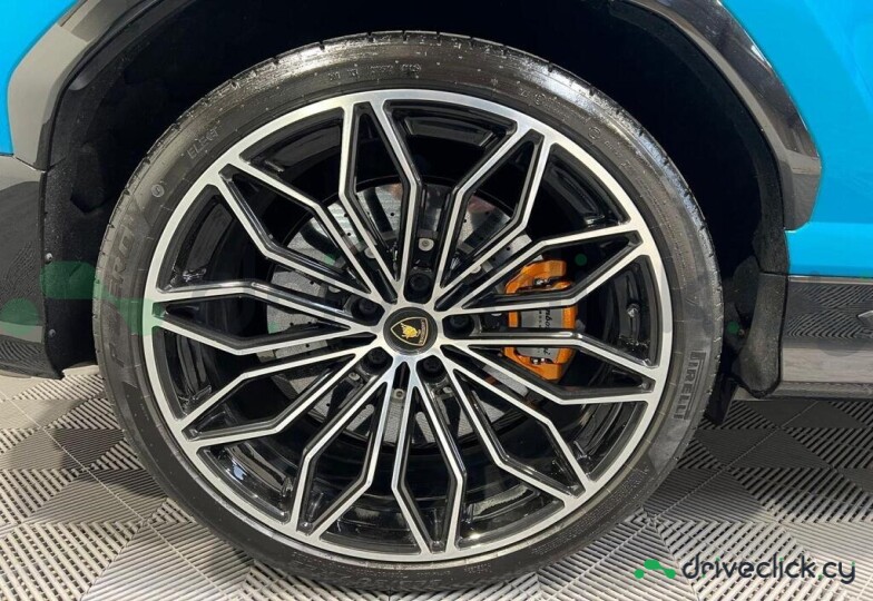 Lamborghini Urus Blue