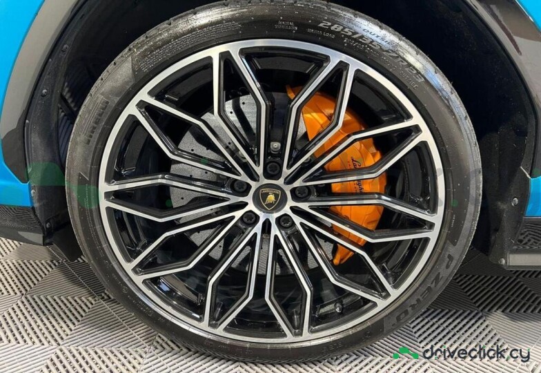 Lamborghini Urus Blue