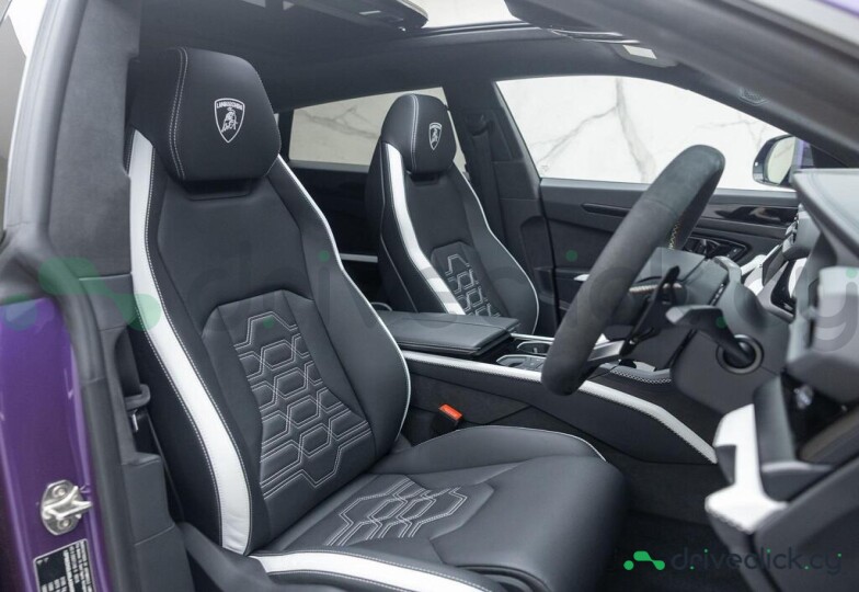 Lamborghini Urus Purple