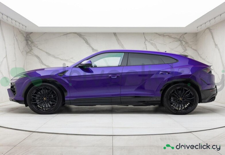 Lamborghini Urus Purple