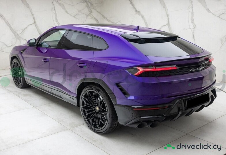 Lamborghini Urus Purple