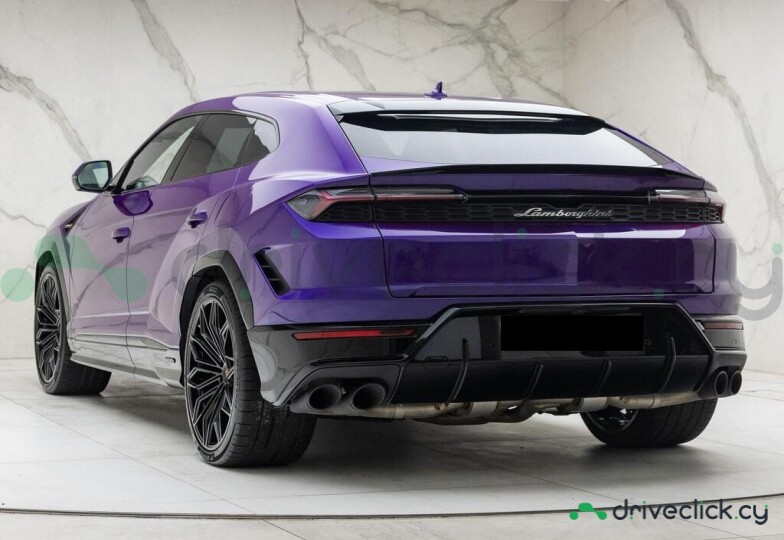 Lamborghini Urus Purple