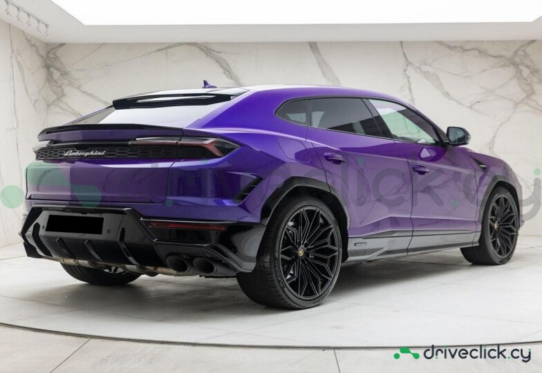 Lamborghini Urus Purple
