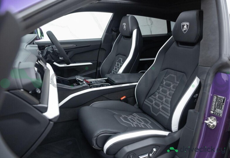 Lamborghini Urus Purple