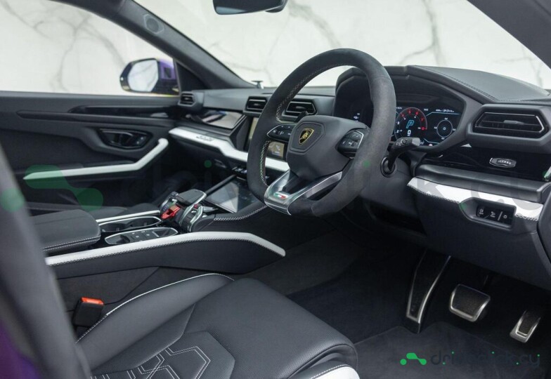 Lamborghini Urus Purple