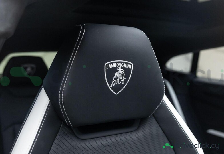Lamborghini Urus Purple