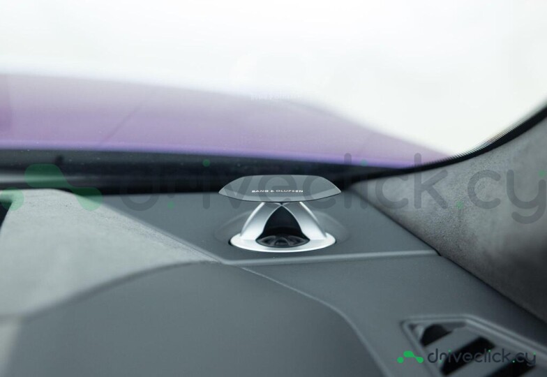 Lamborghini Urus Purple