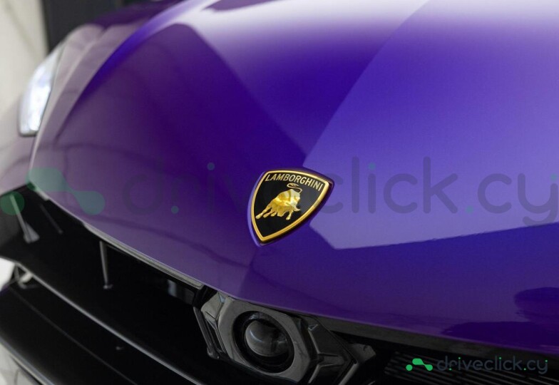 Lamborghini Urus Purple