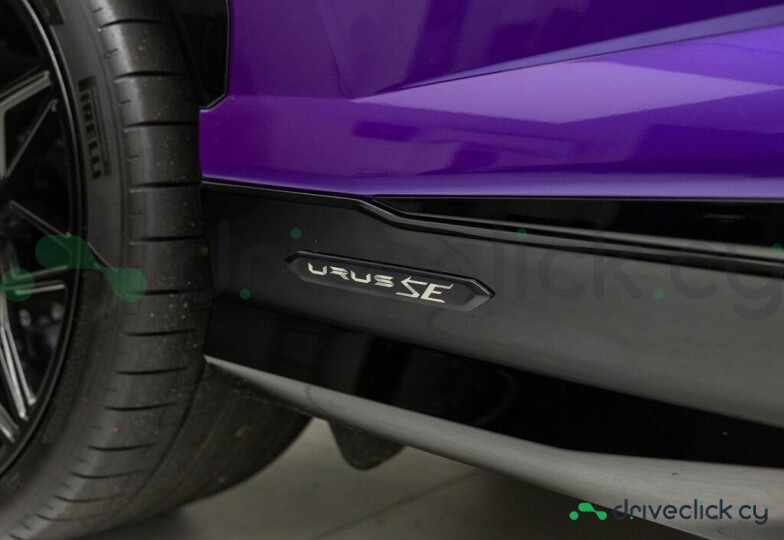 Lamborghini Urus Purple