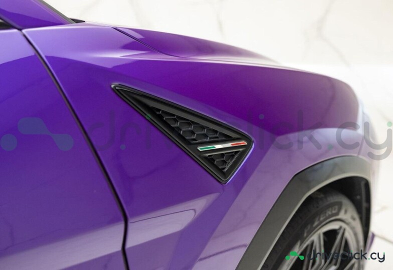 Lamborghini Urus Purple