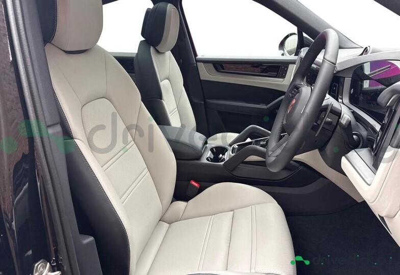 Porsche Cayenne Black