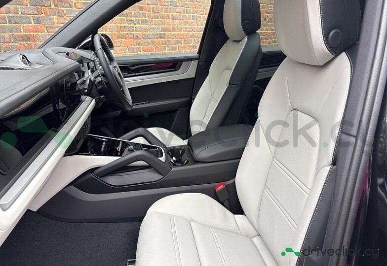 Porsche Cayenne Black